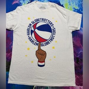 Harlem Globetrotters Pointing Basketball Graphic Tee - White